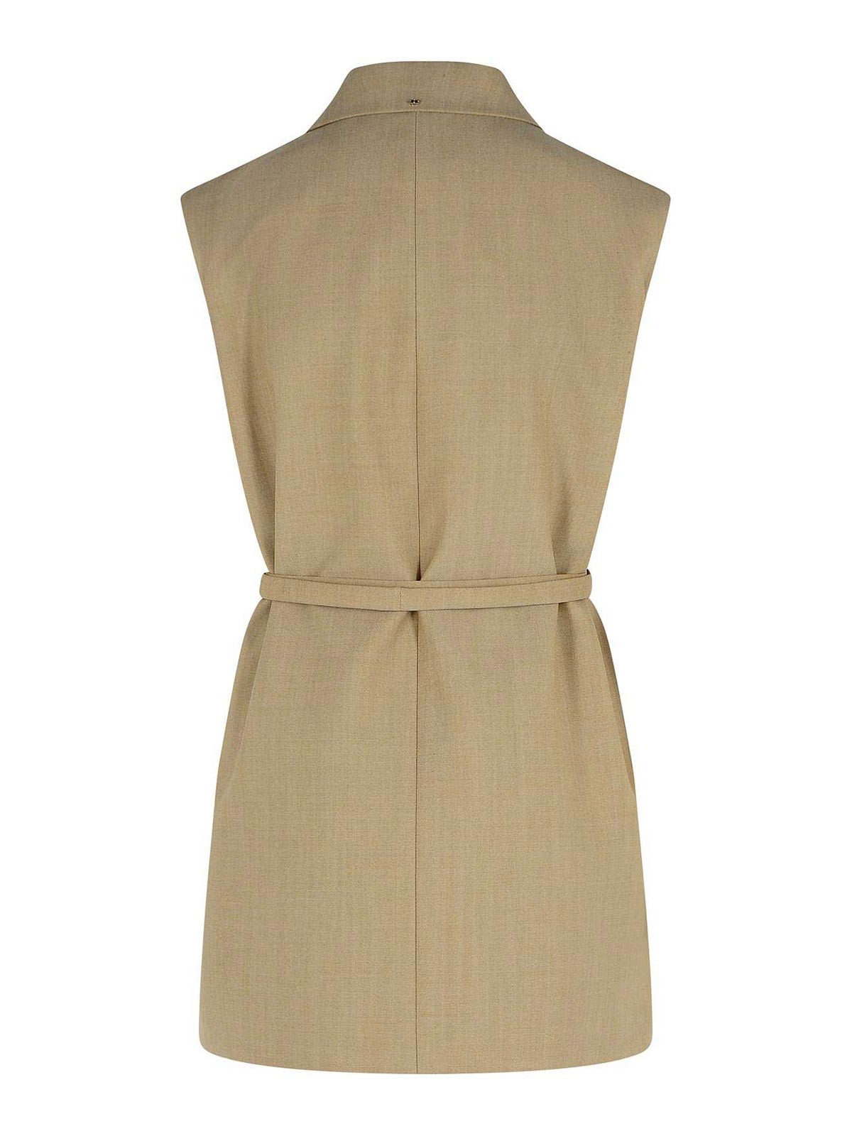 Contrasting sunglasses